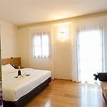 Elliot Osteria E Dormire In Collina 3*