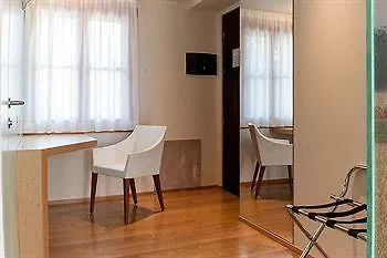 Отель Elliot Osteria E Dormire In Collina 3*
