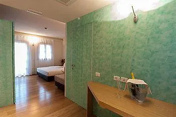 Elliot Osteria E Dormire In Collina 3* Манцано