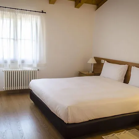 Elliot Osteria E Dormire In Collina 3*