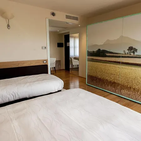 فندق Elliot Osteria E Dormire In Collina Manzano