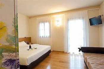 Elliot Osteria E Dormire In Collina 3*