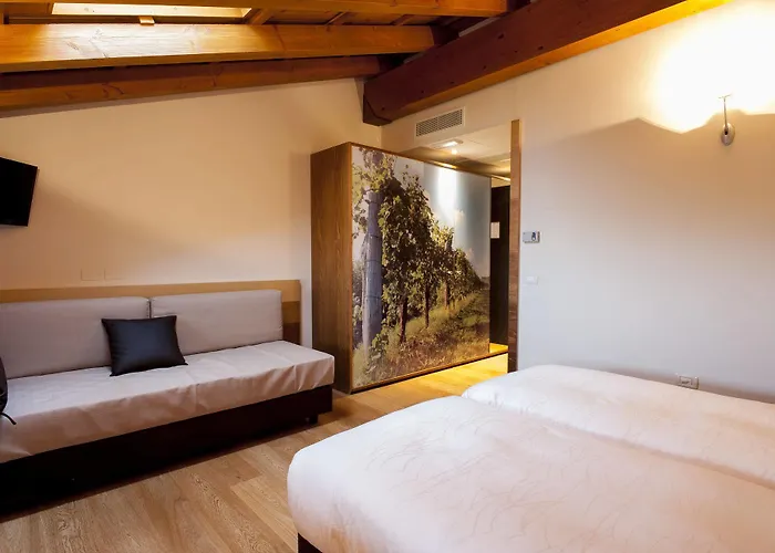 Elliot Osteria E Dormire In Collina 3*