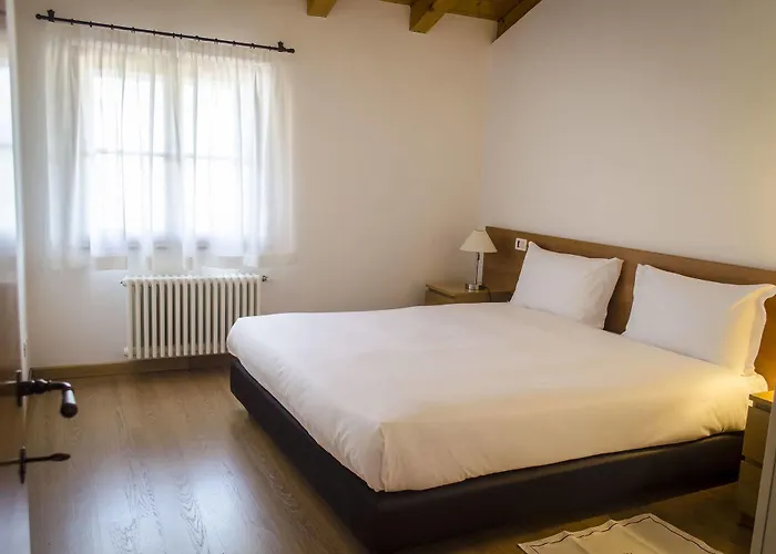 Elliot Osteria E Dormire In Collina 3*