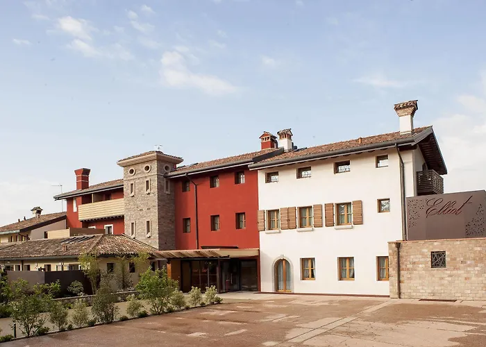 فندق Elliot Osteria E Dormire In Collina Manzano