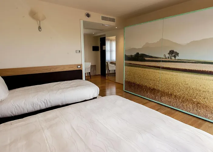 فندق Elliot Osteria E Dormire In Collina Manzano